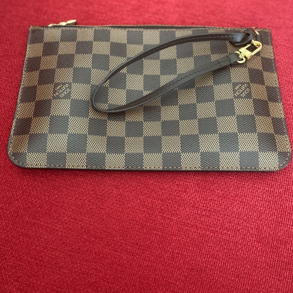 ⭐️SOLD⭐️ Louis Vuitton Damier Wristlet - Picture 3 of 7